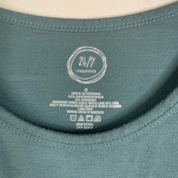 Maurice striped top with 3/4 length sleeve. Has‎ a solid color on top. - Picture 3 of 7